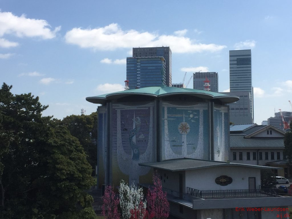 Bygning i Imperial Palace Gardens, Chiyoda, Tokyo, april 2015