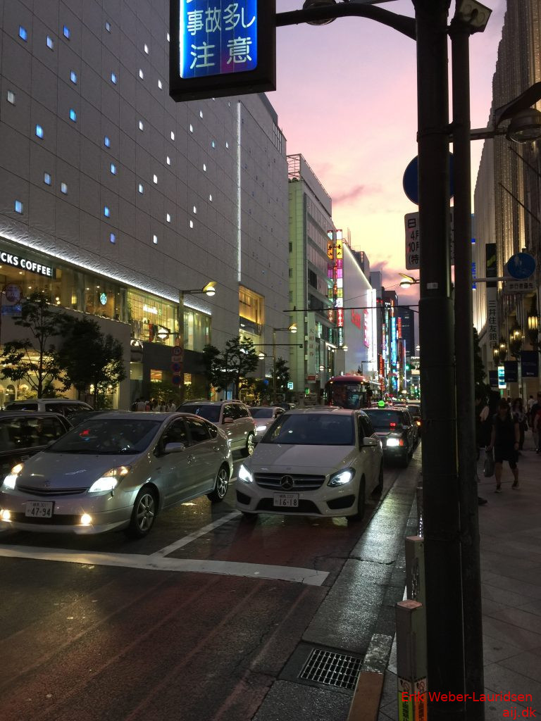 Gader om aftenen i Shjinjuku, juli 2016