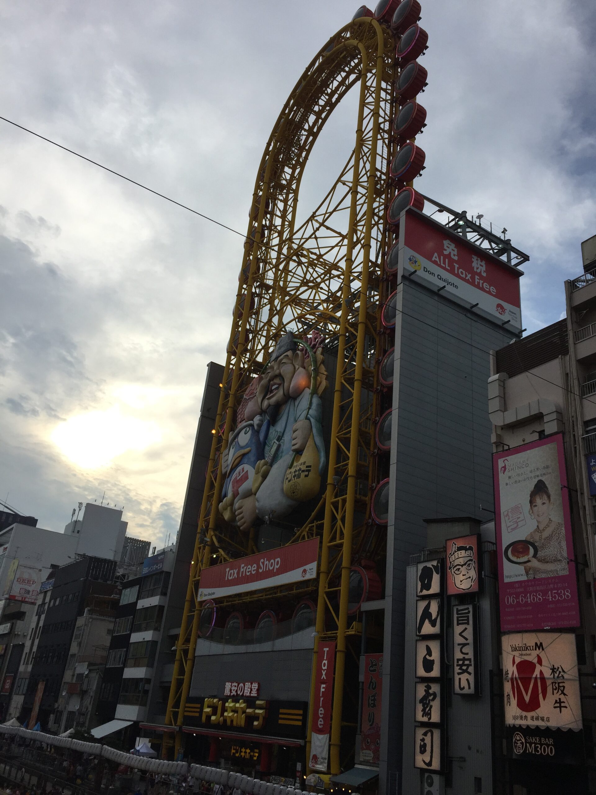 Stor Don Quijote butik i Dotonbori, Osaka, sommer 2016
