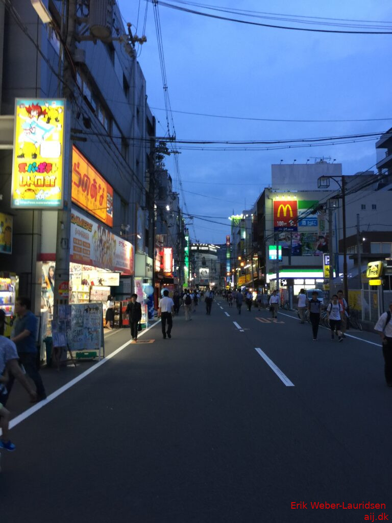DenDen Town området om aftenen i Osaka, sommer 2016