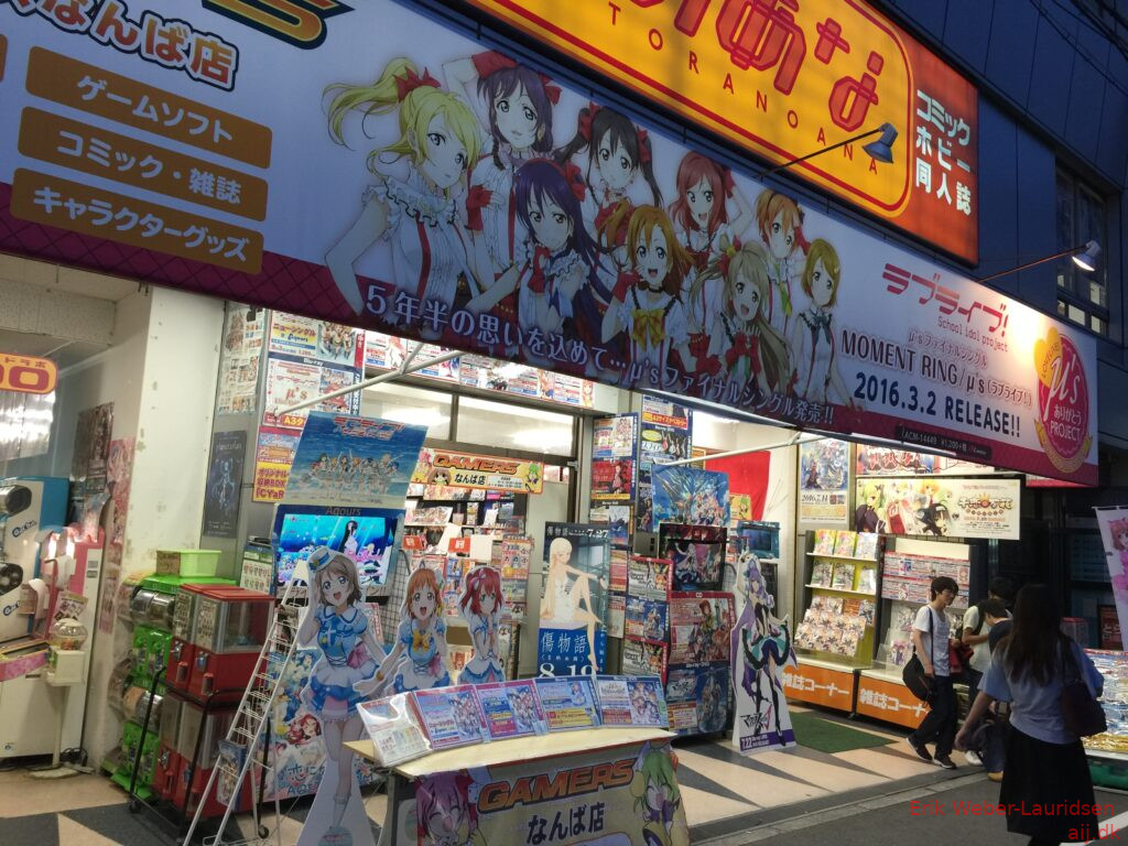 DenDen Town området om aftenen i Osaka, sommer 2016