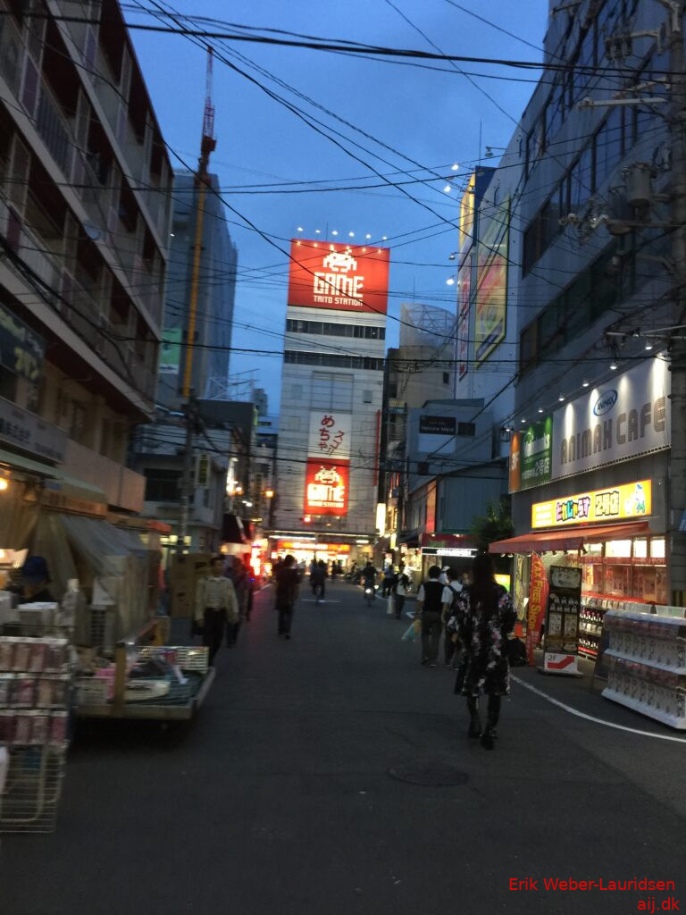 DenDen Town området om aftenen i Osaka, sommer 2016