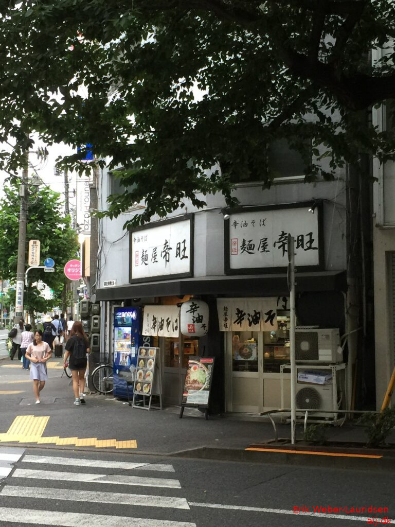 Butikshjørne i Chiyoda, sommer 2016