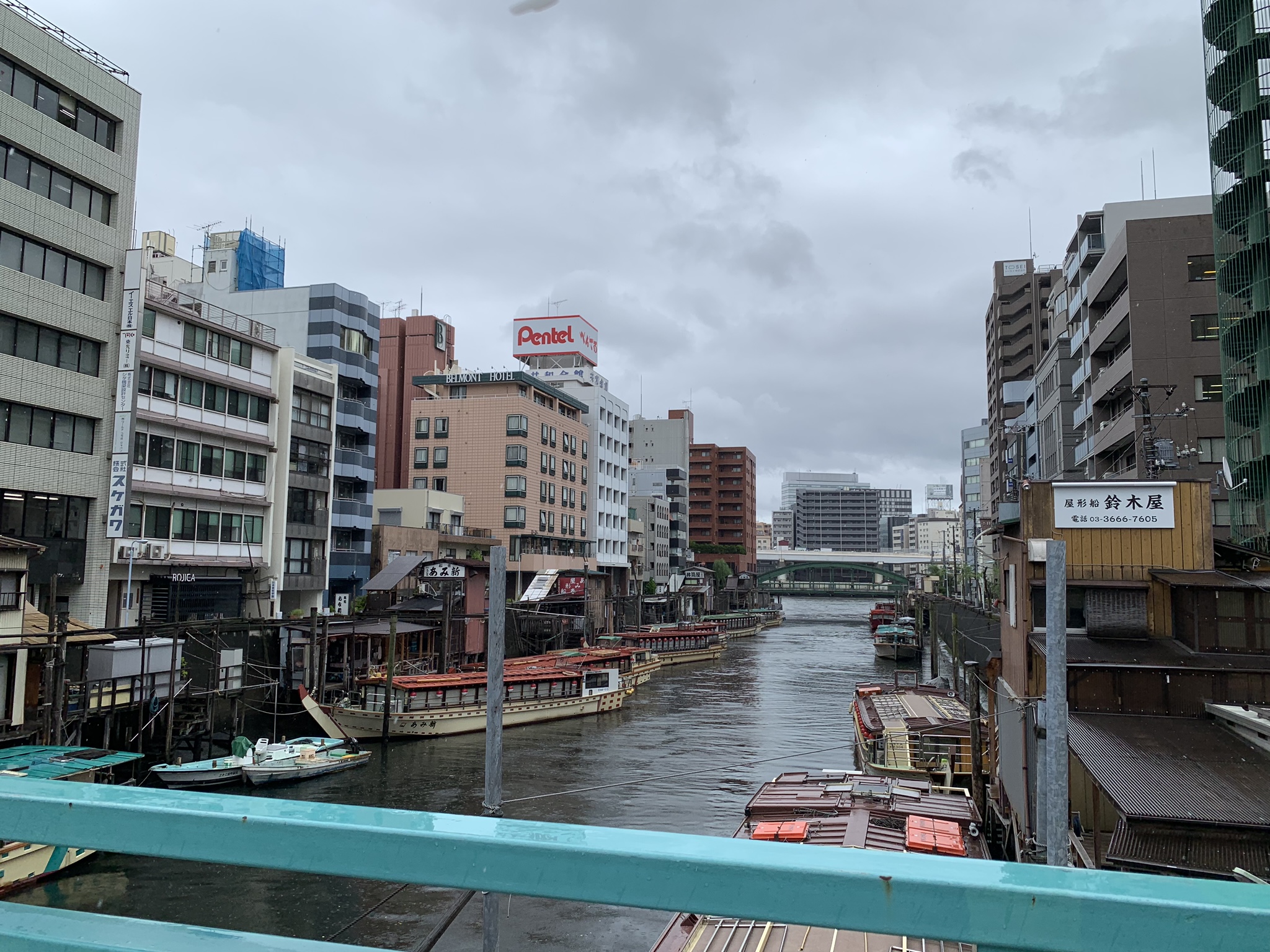 Higashinihombashi i regnvejr, sommer 2019