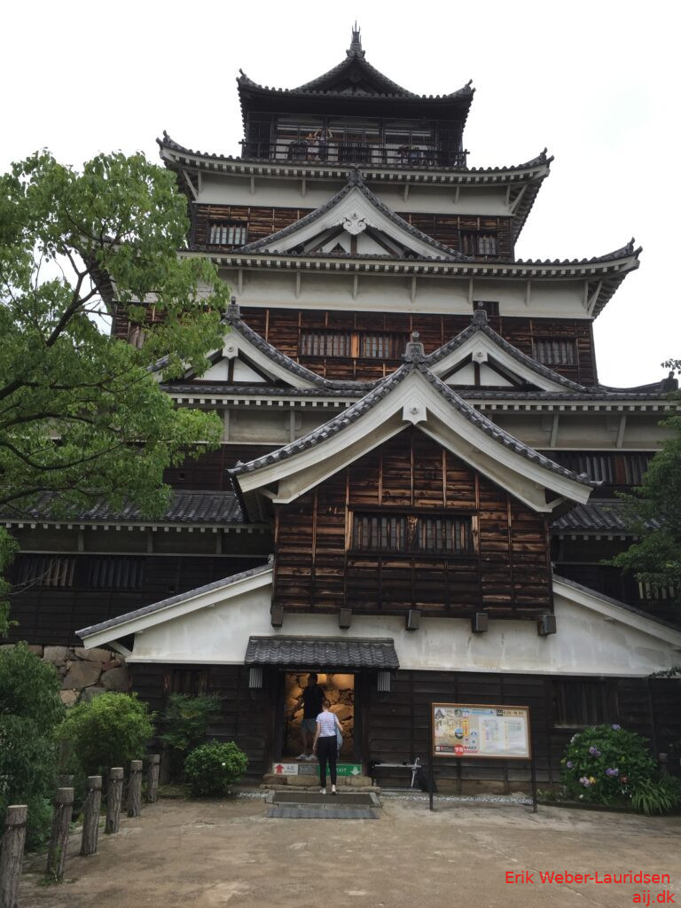 Hiroshima Castle og udsigt derfra
