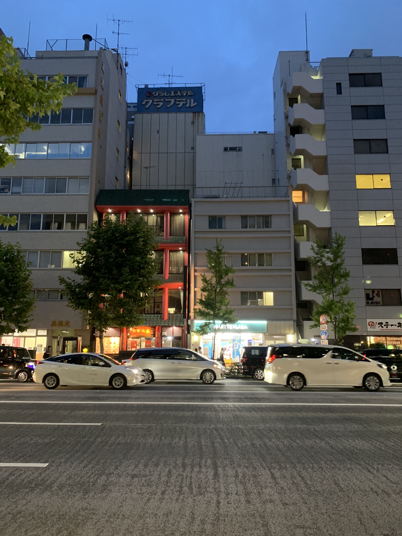 Nihombashikoamicho om natten, sommer 2019