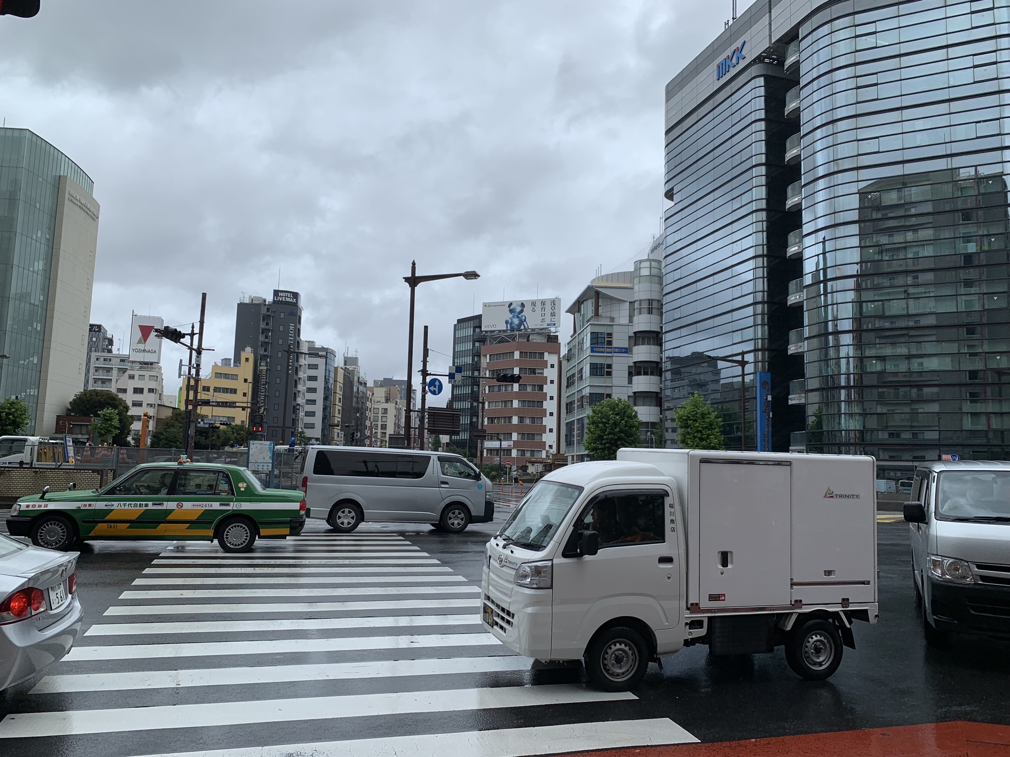 Nihombashikoamicho i regnvejr, sommer 2019