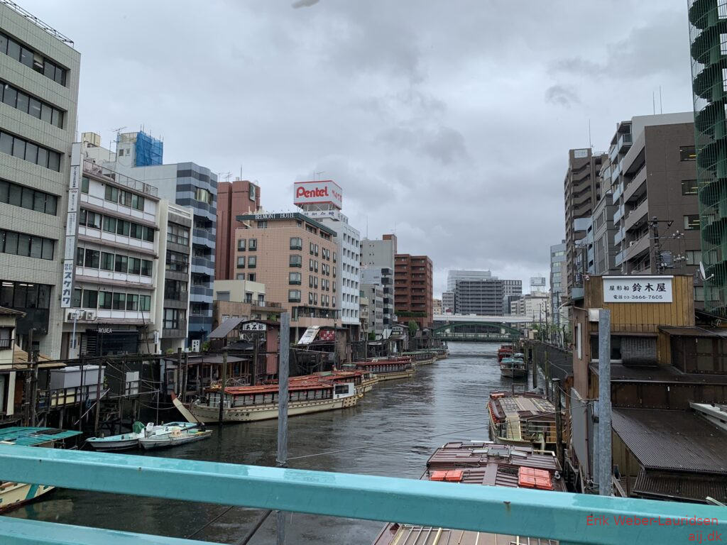 Higashinihombashi i regnvejr, sommer 2019