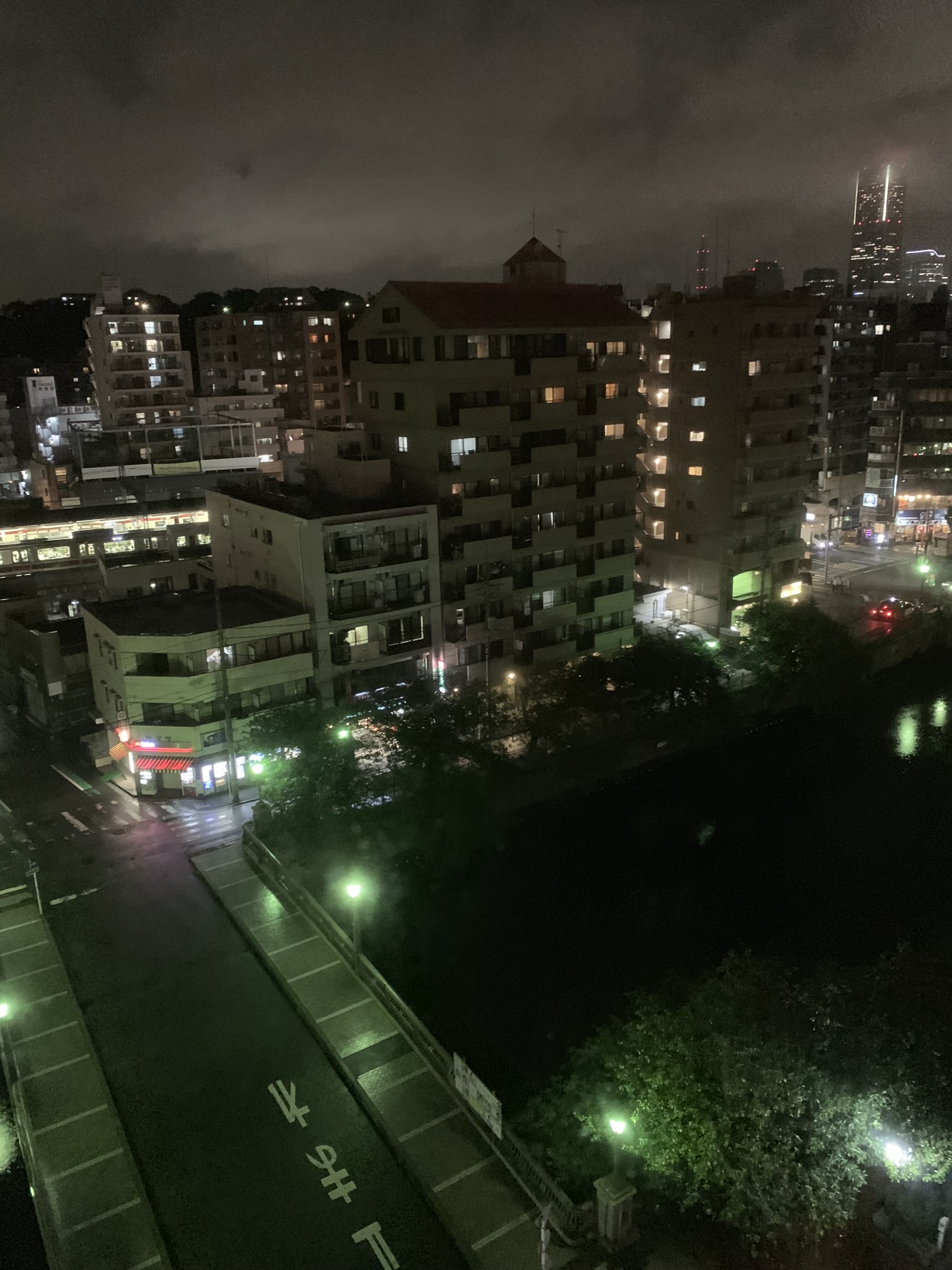 Minami om natten, Yokohama, sommer 2019